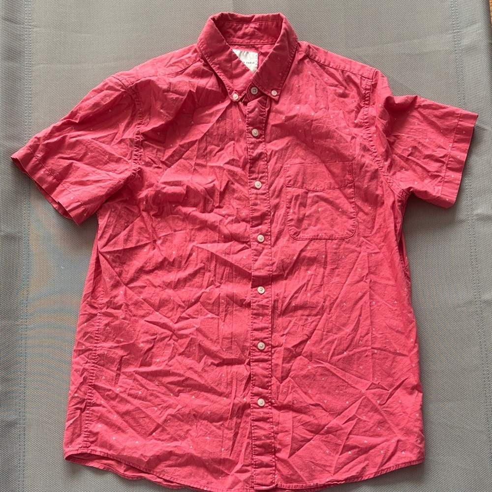 American Eagle Outfitters Men's Button Down Shirt in Red salmon graphic sz M
